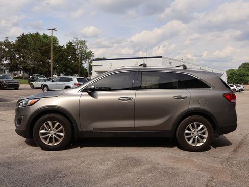 Used 2016 Kia Sorento LX w/ LX Convenience Package AWD/4WD image 4