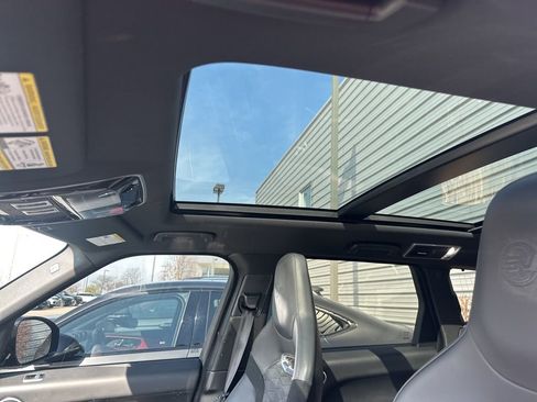 Used 2021 Land Rover Range Rover Sport SVR image 17