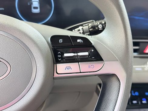 Used 2024 Hyundai Elantra SEL FWD image 42