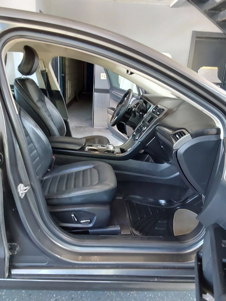Used 2017 Ford Fusion SE AWD/4WD image 13