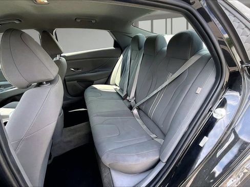 Used 2024 Hyundai Elantra SEL FWD image 25