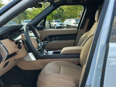 New 2025 Land Rover Range Rover SE image 11