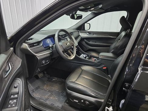 Used 2024 Jeep Grand Cherokee L Limited w/ Black Appearance Package AWD/4WD image 28