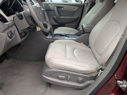 Used 2017 Chevrolet Traverse LT image 11