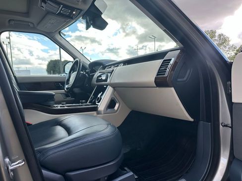 Used 2020 Land Rover Range Rover HSE image 31