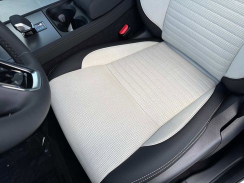 New 2024 Land Rover Discovery Sport Dynamic SE image 22