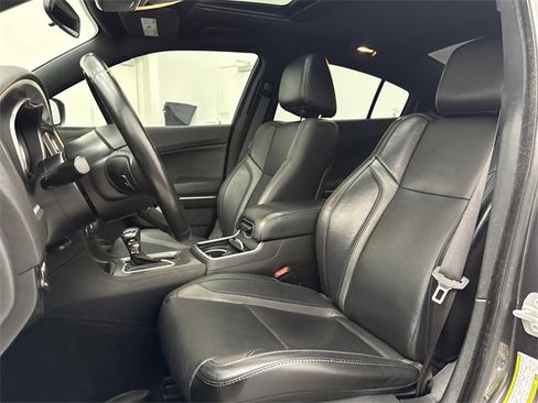 Used 2019 Dodge Charger SXT image 13