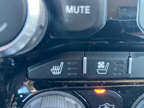 Used 2019 RAM 1500 Laramie AWD/4WD image 28