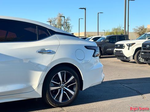 Used 2019 Nissan Maxima 3.5 S w/ Floor Mat Group FWD image 10