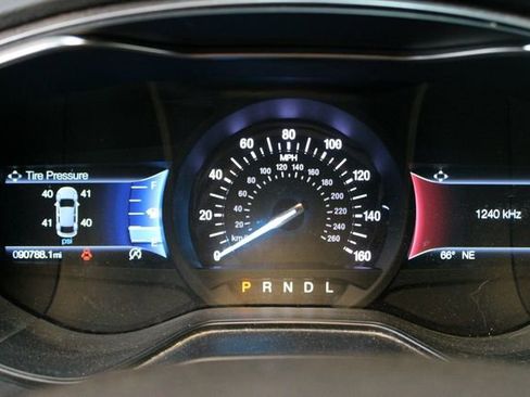 Used 2020 Ford Fusion SE FWD image 22