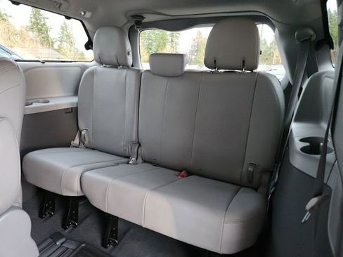 Certified 2019 Toyota Sienna XLE Premium image 22