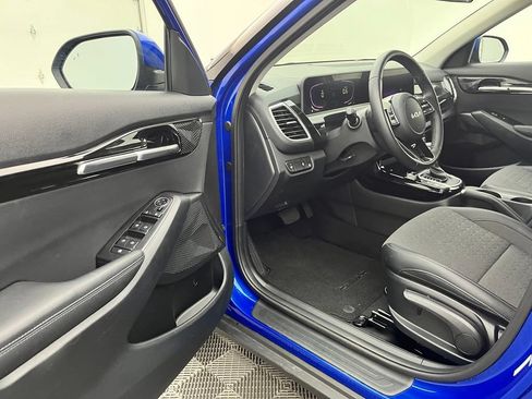 Used 2025 Kia Seltos S AWD/4WD image 14