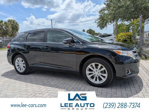 Used 2014 Toyota Venza LE FWD image 1