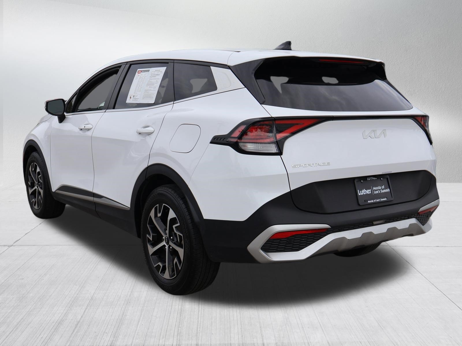 Used 2024 Kia Sportage EX FWD image 5