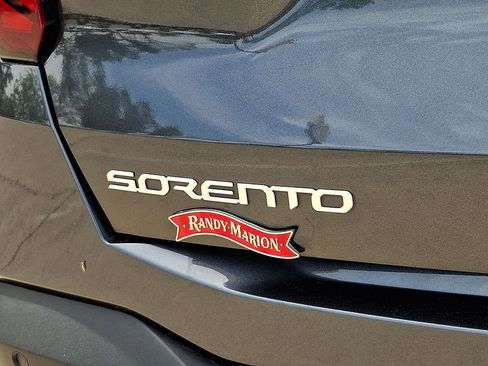 Used 2024 Kia Sorento S FWD image 31
