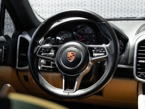 Used 2016 Porsche Cayenne AWD/4WD image 9