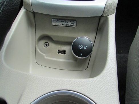 Used 2015 Ford Fiesta SE image 14