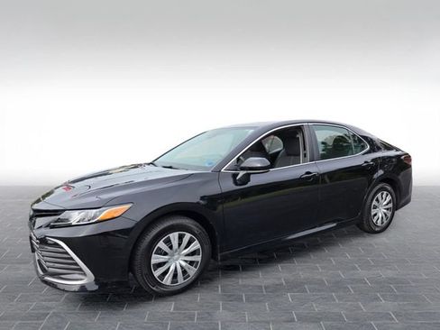 Used 2022 Toyota Camry LE FWD image 3