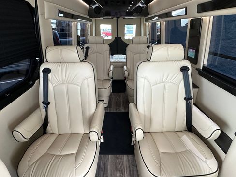 Used 2024 Mercedes-Benz Sprinter 3500 image 4