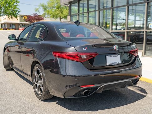 Used 2022 Alfa Romeo Giulia Veloce AWD/4WD image 5