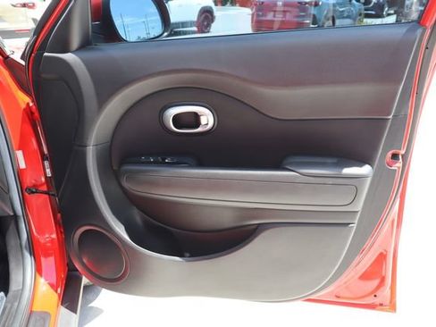 Used 2017 Kia Soul + FWD image 26