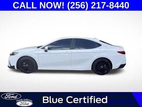 Used 2025 Toyota Camry SE FWD image 3