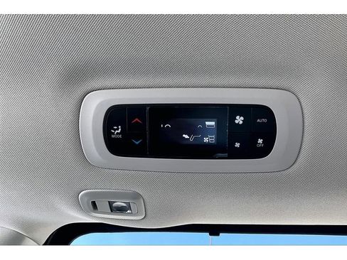 Certified 2023 Chrysler Pacifica Limited AWD/4WD image 34