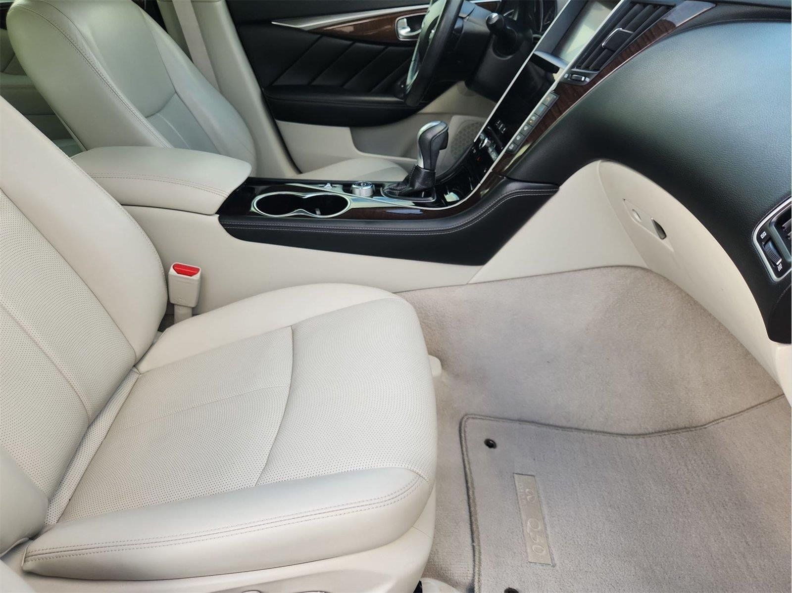 Used 2016 INFINITI Q50 3.0t Premium w/ Driver Assistance Package RWD image 28