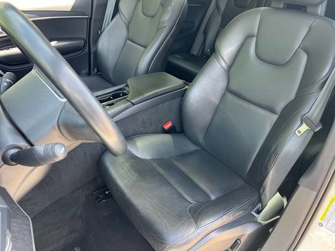 Used 2020 Volvo XC90 T5 Momentum w/ Protection Package Premier image 29