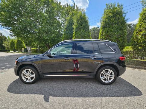 Used 2020 Mercedes-Benz GLB 250 w/ Premium Package image 2