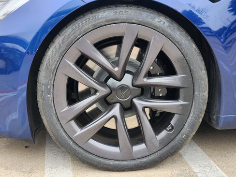 Used 2022 Tesla Model S Plaid image 11