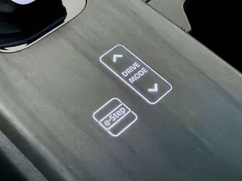 Used 2023 Nissan Ariya FWD image 18