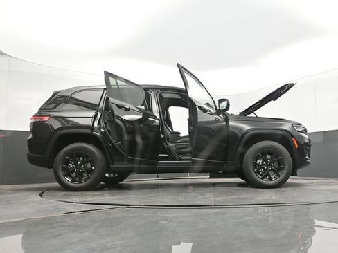 New 2025 Jeep Grand Cherokee Laredo image 69