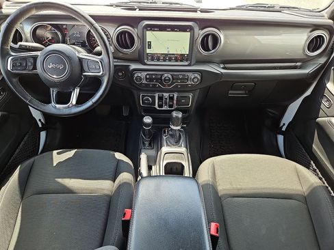 Used 2018 Jeep Wrangler Unlimited Sahara AWD/4WD image 11