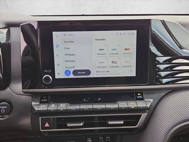 Used 2025 Toyota Camry SE FWD image 13