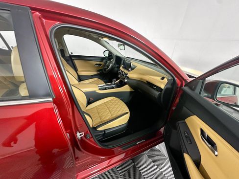 Used 2024 Nissan Sentra SV w/ SV Premium Package image 29