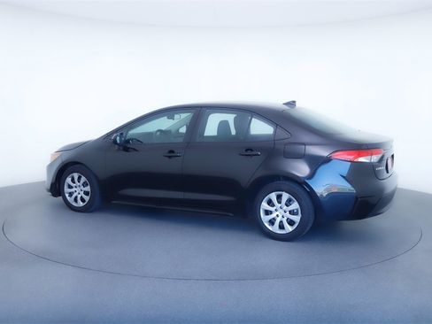 Used 2023 Toyota Corolla LE image 3