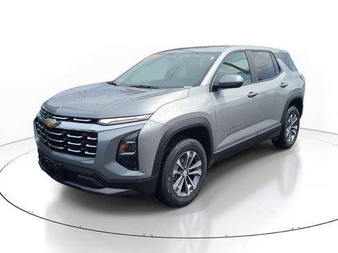 Used 2025 Chevrolet Equinox LT FWD image 3