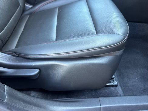 Used 2025 Chevrolet Trax RS FWD image 24