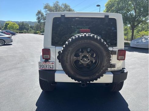Used 2012 Jeep Wrangler Unlimited Sahara AWD/4WD image 8