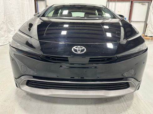 Used 2025 Toyota Prius XLE image 2