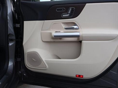 Certified 2025 Mercedes-Benz GLA 250 image 28