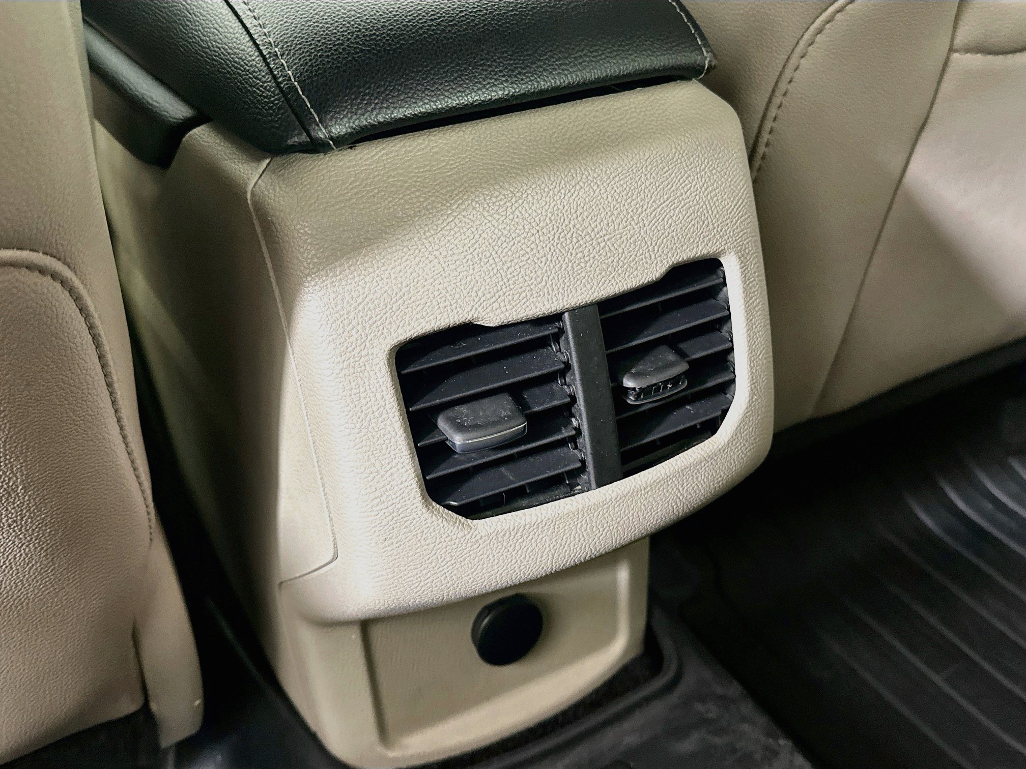 Used 2018 Ford Fusion SE w/ Fusion SE Technology Package FWD image 25