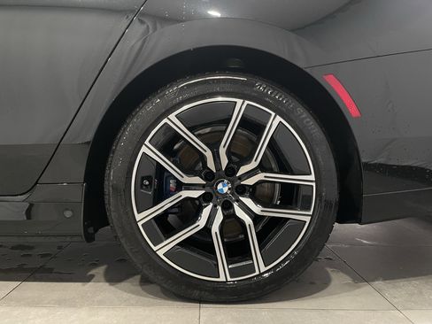 Used 2024 BMW i7 xDrive60 w/ Executive Package image 9