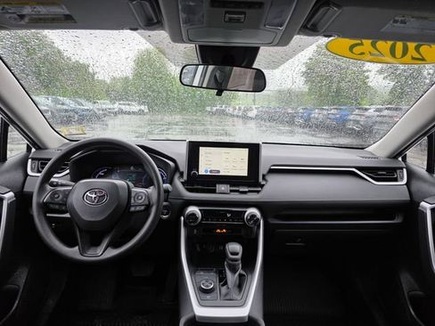 Used 2025 Toyota RAV4 XLE AWD/4WD image 20