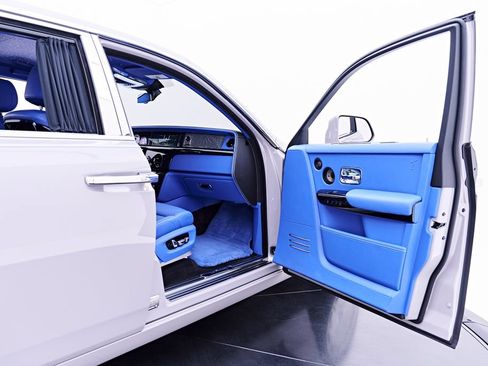 Used 2024 Rolls-Royce Phantom Sedan w/ The Phantom Package RWD image 37