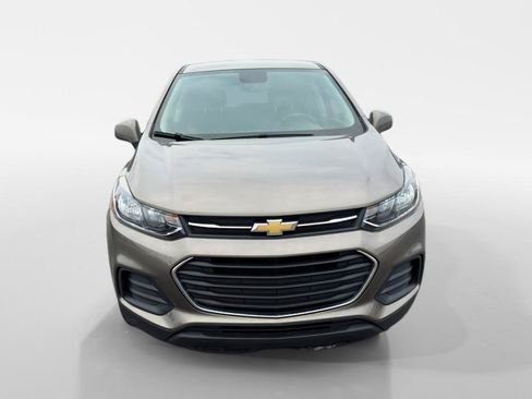 Used 2022 Chevrolet Trax LS w/ Tint and Cruise Package AWD/4WD image 8