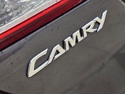 Used 2014 Toyota Camry LE FWD image 32