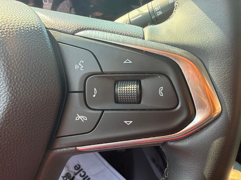 Used 2024 Chevrolet Trax LT w/ Sunroof Package FWD image 16