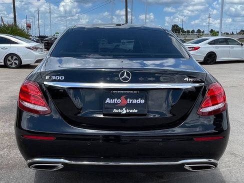 Used 2018 Mercedes-Benz E 300 4MATIC w/ Premium 1 Package image 9